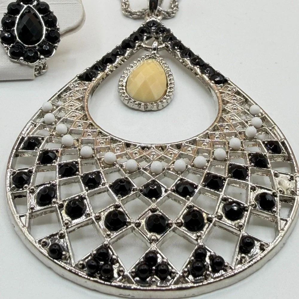 N/A dramatic silver